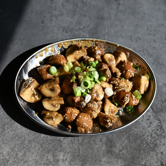 V24 Dwenjang Mushroom.